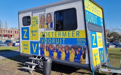 Maart roert zijn staart